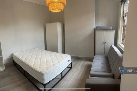 3 bedroom flat to rent, West Hendon Broadway, London, NW9