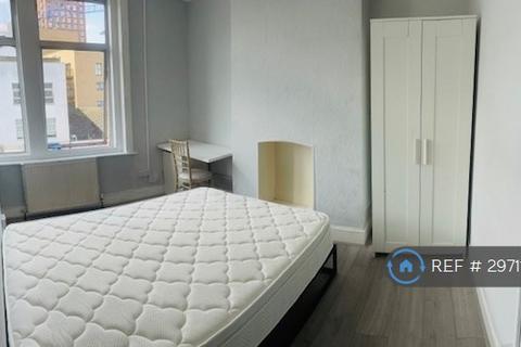3 bedroom flat to rent, West Hendon Broadway, London, NW9