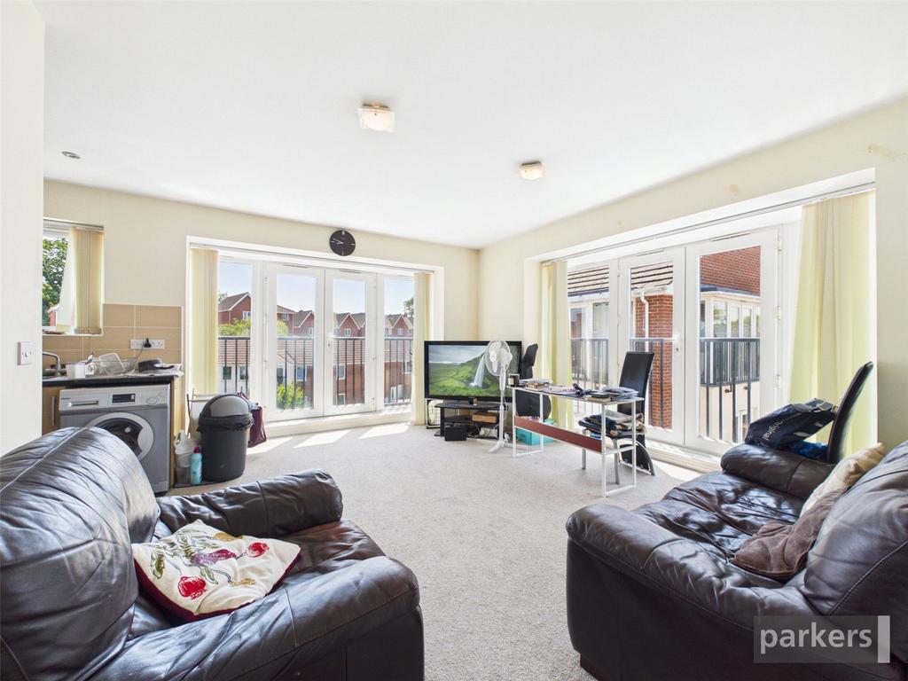 Regis Park Road, Berkshire RG6 - View 2