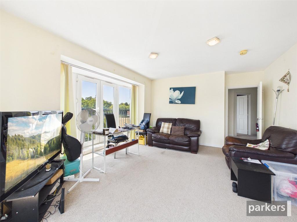 Regis Park Road, Berkshire RG6 - View 3