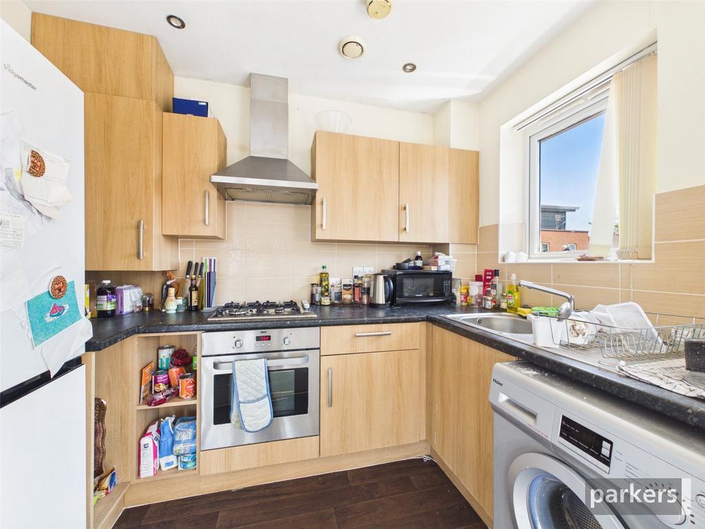 Regis Park Road, Berkshire RG6 - View 4