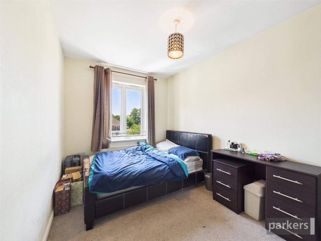 Regis Park Road, Berkshire RG6 - View 5