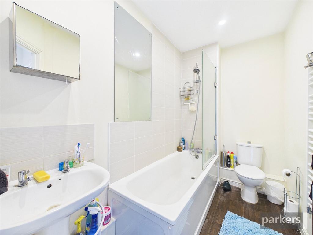 Regis Park Road, Berkshire RG6 - More