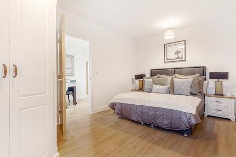 2 bedroom flat to rent, WINCHESTER HOUSE, Bracknell RG12