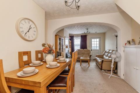 3 bedroom end of terrace house for sale, London Road, Grays, Essex, RM20