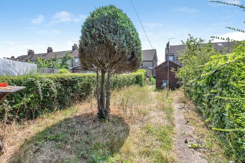 3 bedroom end of terrace house for sale, London Road, Grays, Essex, RM20