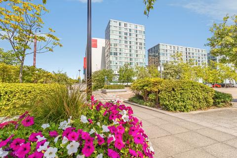 2 bedroom flat for sale, Witan Gate, Milton Keynes, Buckinghamshire, MK9