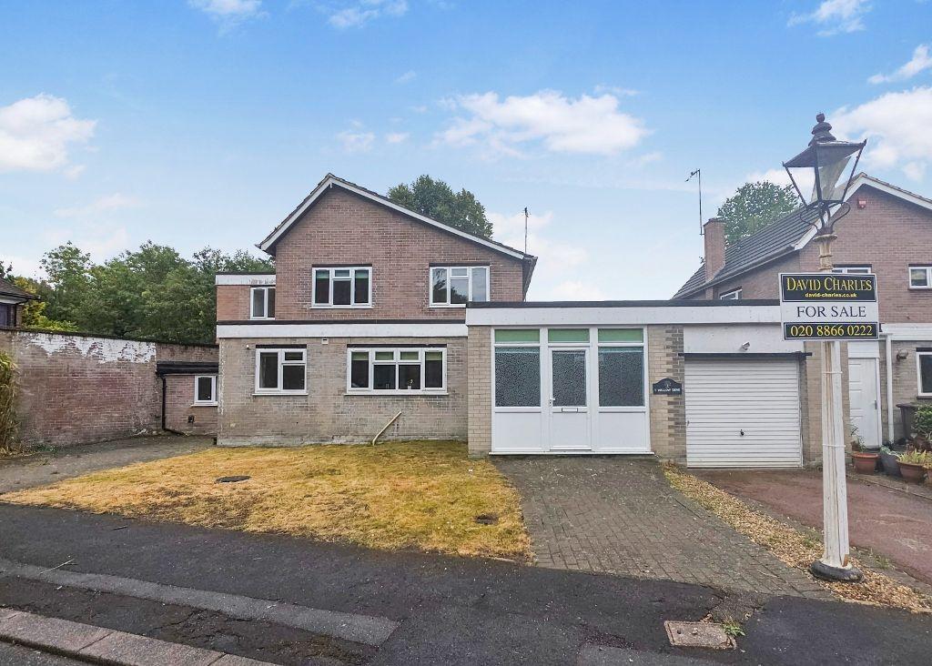 Detached house exterior, driveway, garage