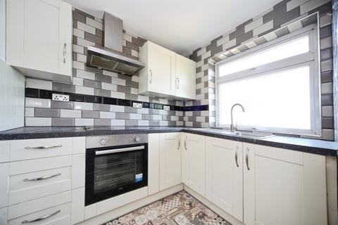 2 bedroom flat for sale, Elderberry Close, LUTON