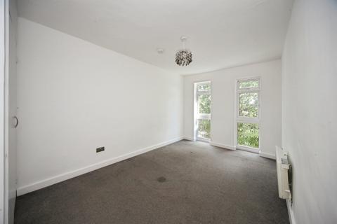 2 bedroom flat for sale, Elderberry Close, LUTON