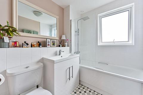 2 bedroom penthouse for sale, Bromyard House, East Acton, London, W3