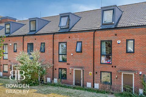 3 bedroom terraced house for sale, Navigation Mews, Hainault, IG6
