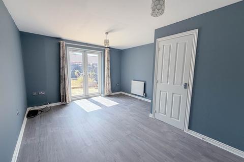 2 bedroom semi-detached house to rent, Cornflower Drive, Evesham WR11
