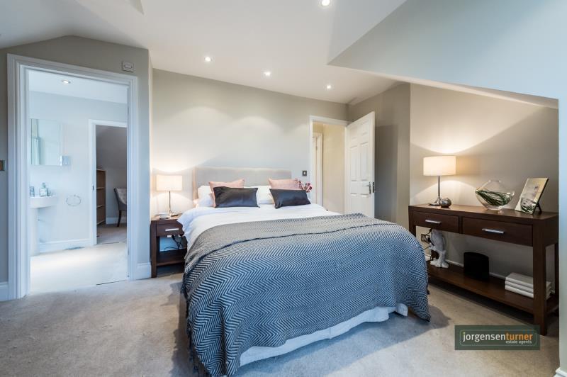 Master bedroom, en suite