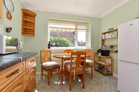 2 bedroom detached bungalow for sale, Kestrel Close, Sandown PO36
