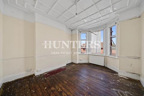 3 bedroom flat for sale, London