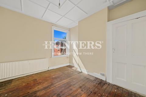 3 bedroom flat for sale, London