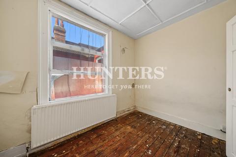 3 bedroom flat for sale, London