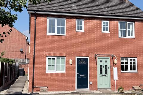 2 bedroom semi-detached house to rent, Basson Court, Evesham WR11