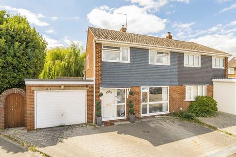Howard Close, Sunbury-On-Thames TW16
