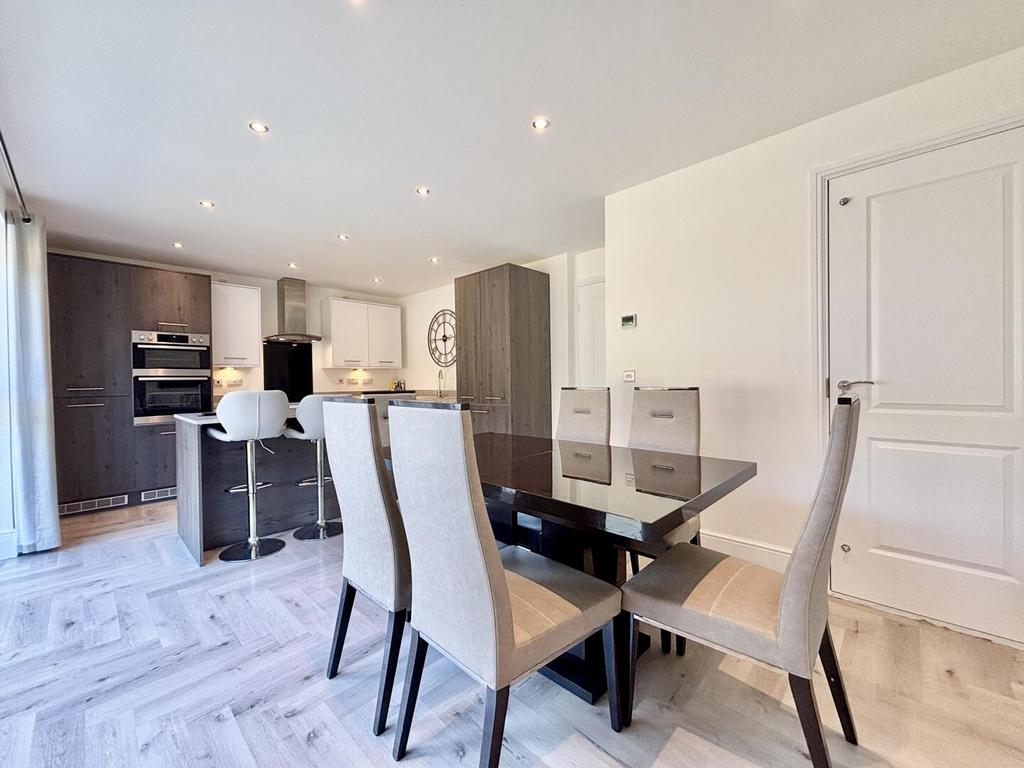 House in Leeds, West Yorkshire - View 5