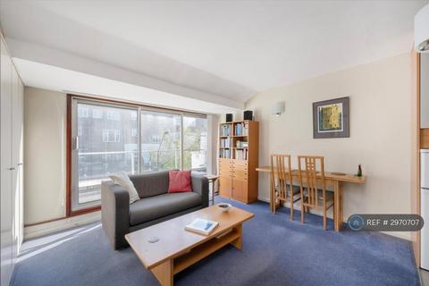 Studio to rent, Gloucester Terrace, London, W2