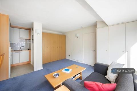 Studio to rent, Gloucester Terrace, London, W2
