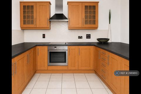 2 bedroom flat to rent, Kingsway, Altrincham, WA14