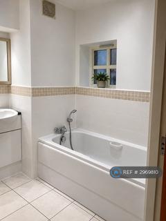 2 bedroom flat to rent, Kingsway, Altrincham, WA14
