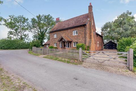 4 bedroom detached house to rent, West End Lane, North Essendon, AL9