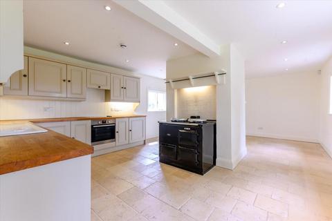 4 bedroom detached house to rent, West End Lane, North Essendon, AL9