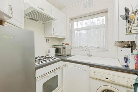 2 bedroom flat for sale, 52 St. Marks Avenue, Northfleet, Gravesend, Kent, DA11 9LW