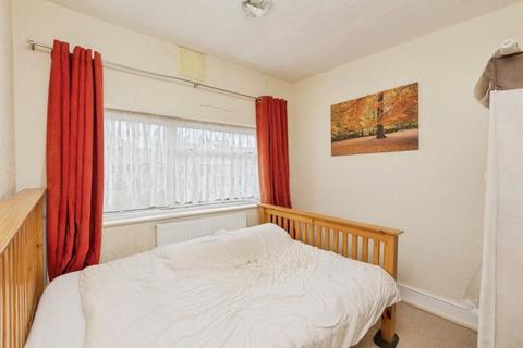 2 bedroom flat for sale, 52 St. Marks Avenue, Northfleet, Gravesend, Kent, DA11 9LW