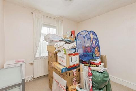 2 bedroom flat for sale, 52 St. Marks Avenue, Northfleet, Gravesend, Kent, DA11 9LW
