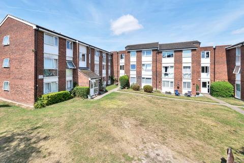 2 bedroom flat for sale, Tennyson Close, Royston SG8