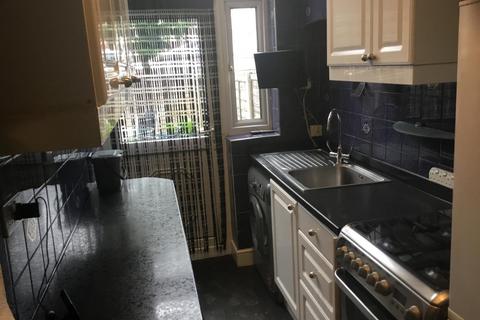 3 bedroom terraced house to rent, Northover, Bromley BR1