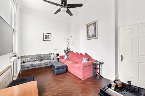 2 bedroom ground floor flat to rent, Richmond Drive, Woodford Green
