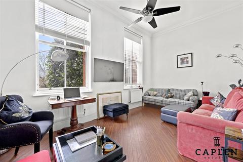 2 bedroom ground floor flat to rent, Richmond Drive, Woodford Green