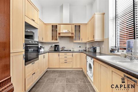 2 bedroom ground floor flat to rent, Richmond Drive, Woodford Green