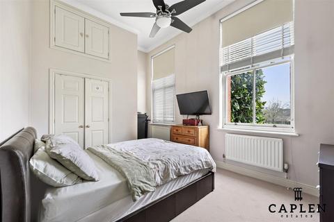2 bedroom ground floor flat to rent, Richmond Drive, Woodford Green
