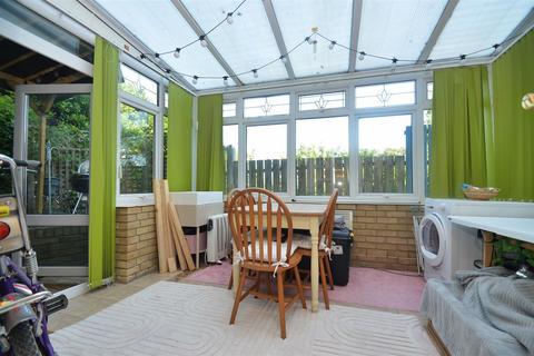 2 bedroom ground floor flat for sale, MINUTES FROM BEACH & TOWN AT RYDE