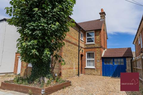 3 bedroom house to rent, Wolsey Road, Ashford TW15