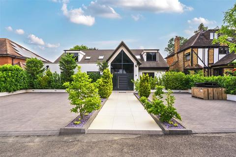 6 bedroom detached house to rent, Barham Avenue, Elstree