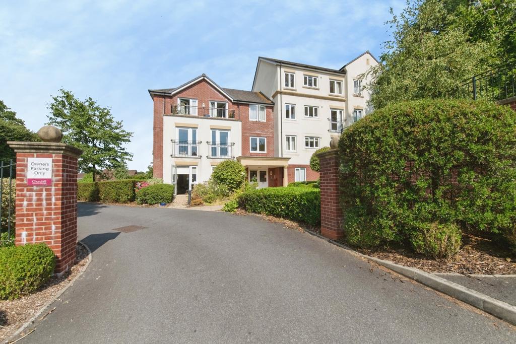 Detached house exterior, driveway