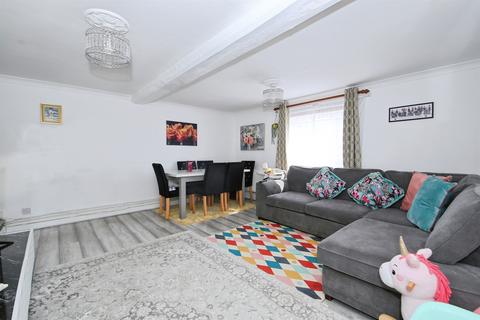3 bedroom ground floor flat for sale, Great Whyte, Ramsey, HUNTINGDON