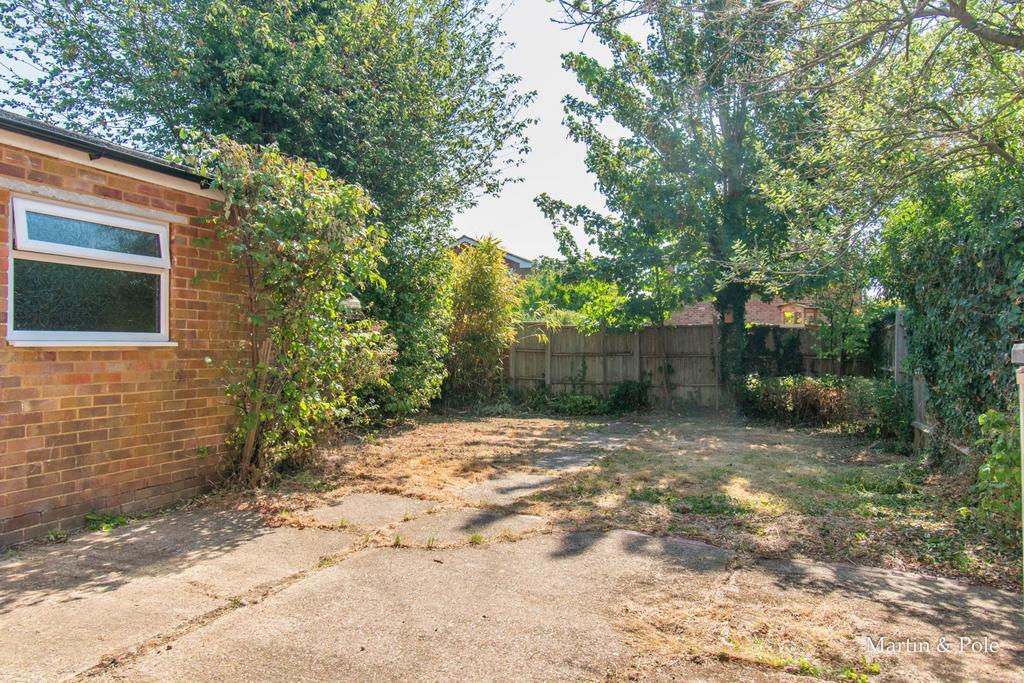 House in Reading, Lower Earley, Earley - View 4