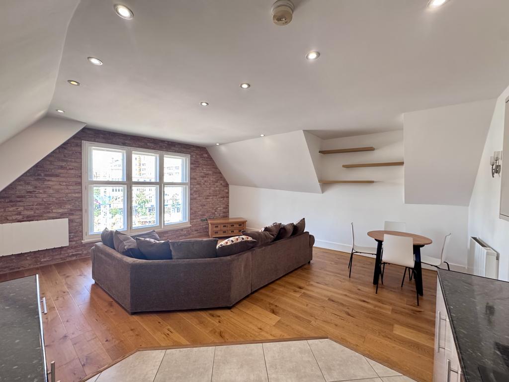 Apartment in Nottingham, Rainbow Quarter, The Meadows - View 3