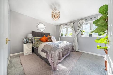 2 bedroom terraced house to rent, Harvest Way, Witney, OX28