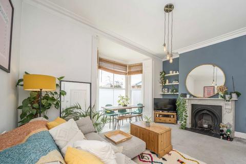 2 bedroom flat for sale, Garratt Lane, London SW17