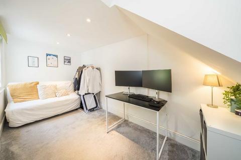 2 bedroom flat for sale, Garratt Lane, London SW17